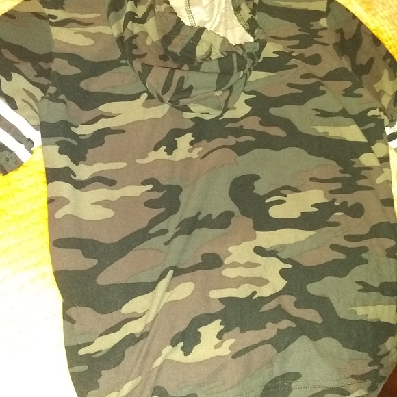 Camo hodded top - Picture 5 of 11